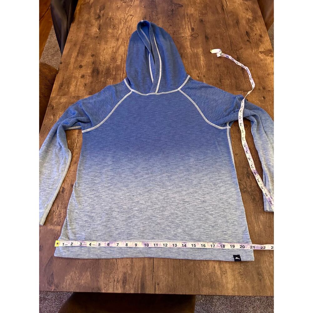 Women’s Tommy Bahama Blue Ombré Reversible Lightweight Surfer Coastal Hoodie - Picture 4 of 8